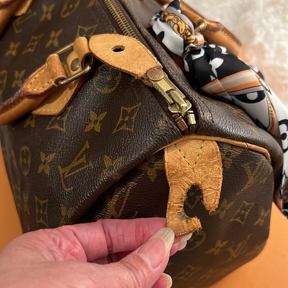 Authentic Louis Vuitton Speedy 30 monogram - Picture 6 of 16